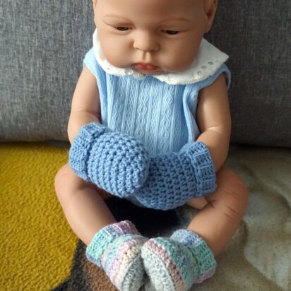 Crochet Pattern mittens for dolls