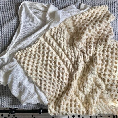 Winter Bees Knit Cable Blanket