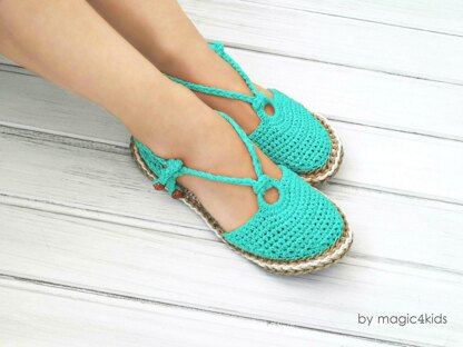 Ring sandals with rope soles