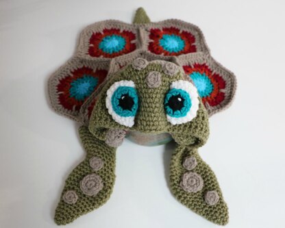 Hooded Sea Turtle Blanket