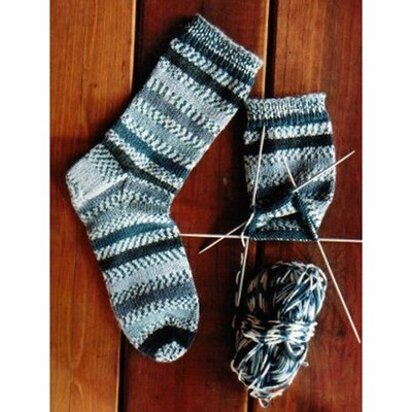 Knitting Pure & Simple 242 Beginner's Mid-weight Socks