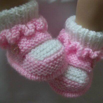 Ruffles baby booties