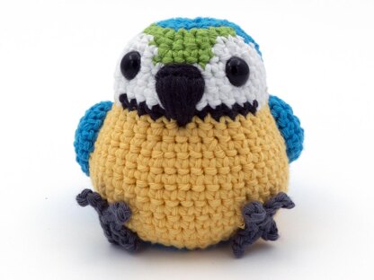 Amigurumi Blue and Gold Macaw