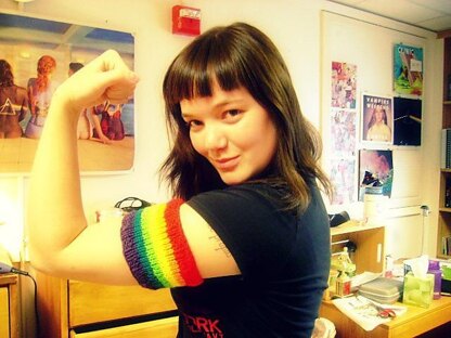 Knit Rainbow Pride Armband