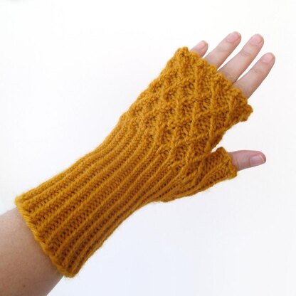 Trellis Fingerless Gloves