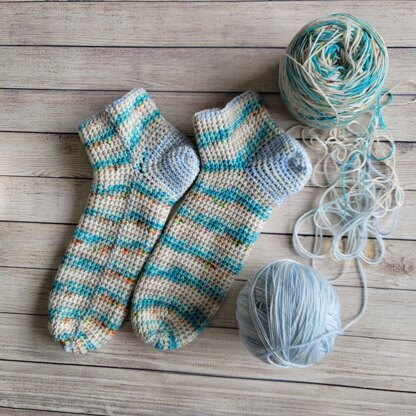 Hestia, reversible crochet ankle socks