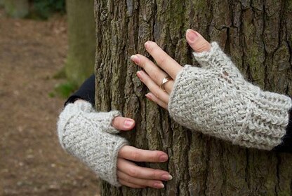 Twist mittens (for knitting left-handed)