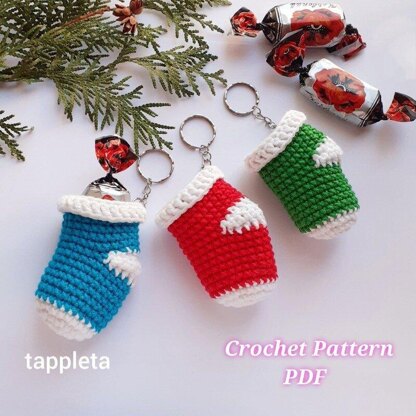 Mini Stocking keychain crochet pattern, Candy holder crochet, Stocking ornament Small socks backpack keychain Xmas gift handmade party favor