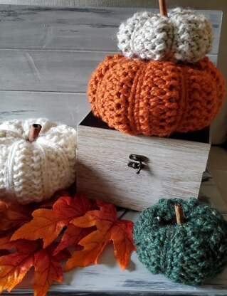 Gourdgeous knits pumpkins