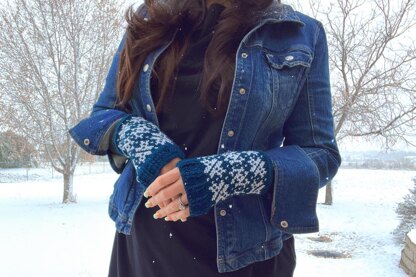Falling Snowflakes Mitts