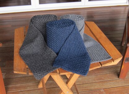 Make a man’s scarf using an easy crochet pattern suitable for beginners – free pattern