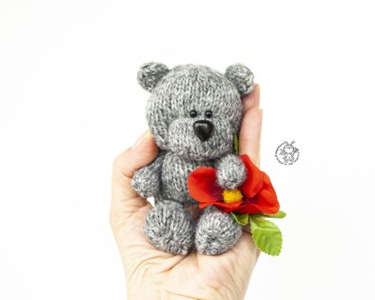 Mini Bear toy knitted flat