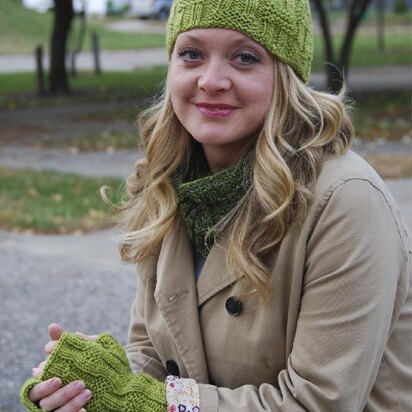 Wavy Gravy Woman Set; Hat, Fingerless Mittens and Cowl