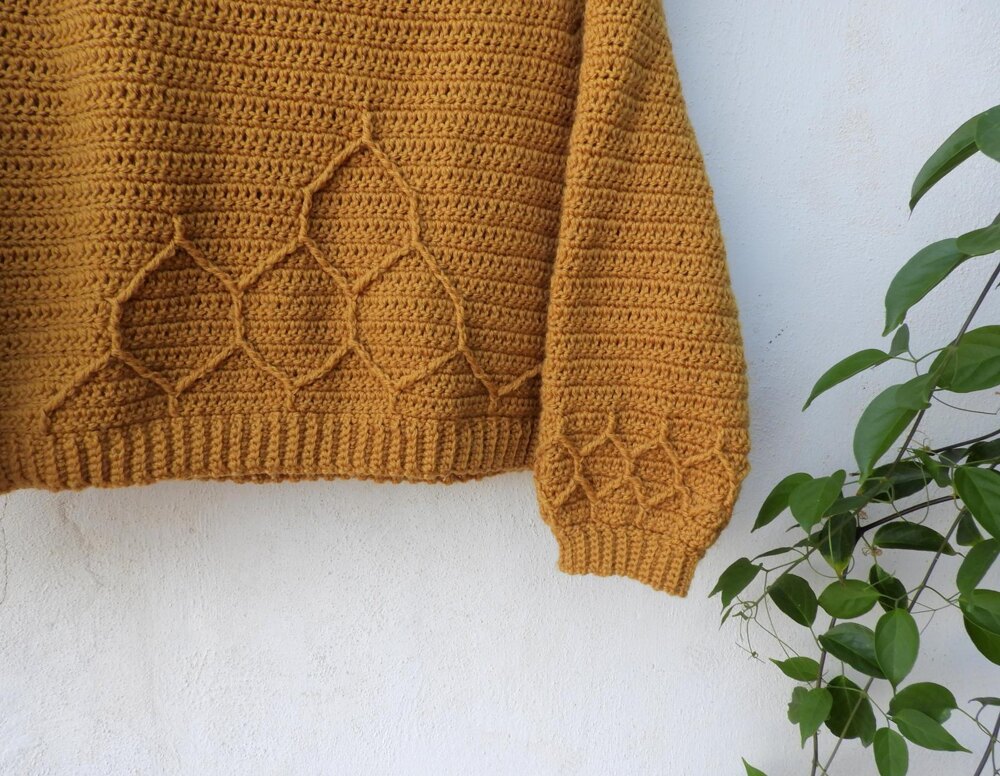 buddix ★ Honeycomb Knit SS Shirt / XL Honeycomb pullover Crochet pattern by Nomad Stitches | LoveCrafts