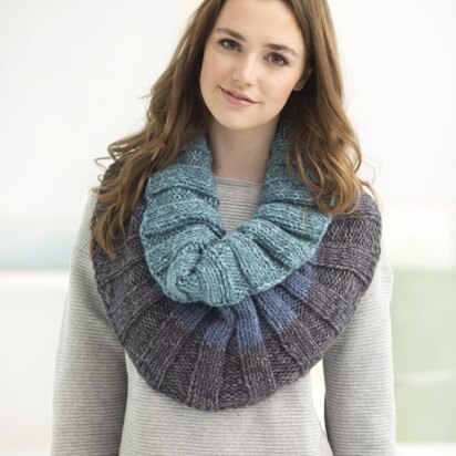 Tonal Ribbed Cowl in Lion Brand Wool Ease Tonal - L50181 - Downloadable PDF