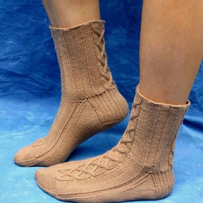 Linsmore Cabled Socks - knitting pattern