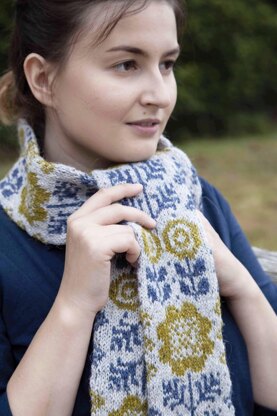 Nordic Flowers Scarf