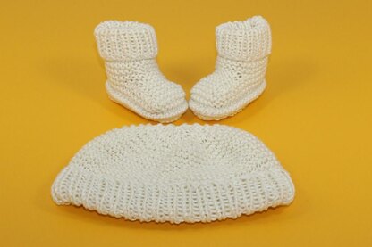 Baby Garter Stitch Beanie Hat and Booties Set