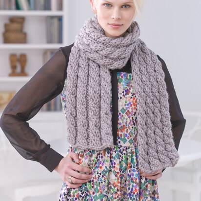 Cabled Scarf in Lion Brand Hometown USA - L32326