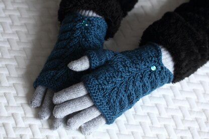 Leaf Lace Fingerless Mitts