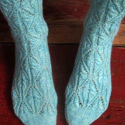 Lydia Lace Socks - knitting pattern