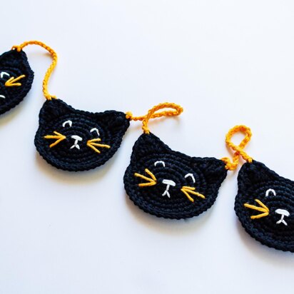 Black Cat Garland