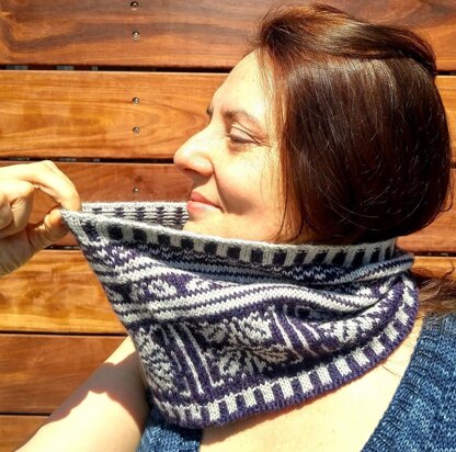 Arabesque cowl