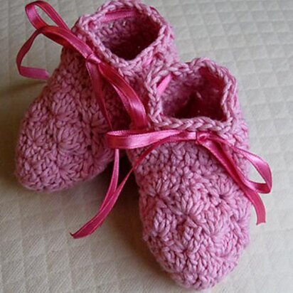 Scalloped Baby Booties Crochet Pattern