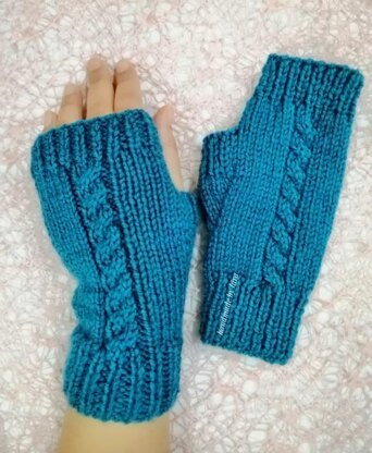 Single Cable Fingerless Mitts