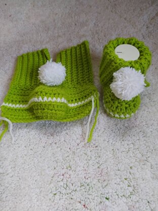 Pompom Baby Booties Worked Flat