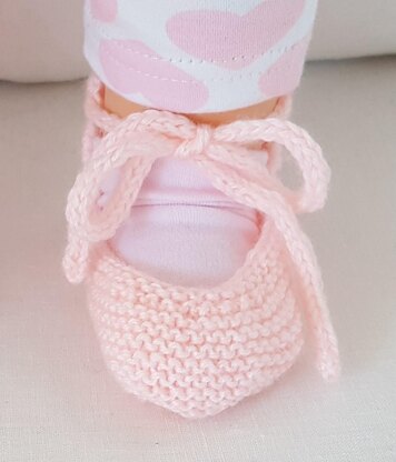 Ella - 4ply baby shoes with ankle tie