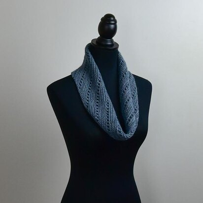 Garter Eyes Cowl