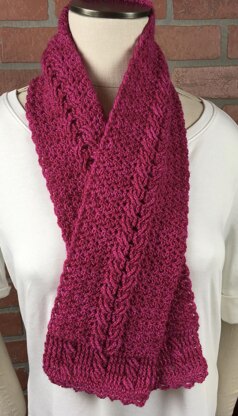 LYDIA'S Cabled Scarf