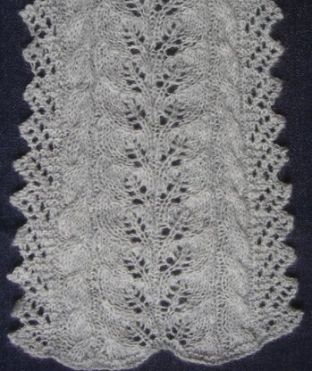 Twin Leaf and cable scarf with lacy pointed edgings