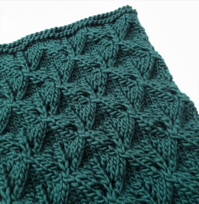 Loopy Leaf Cowl