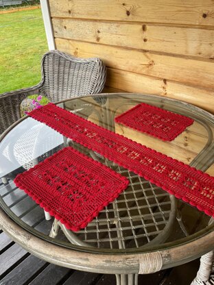 Christmas doily and table runner set