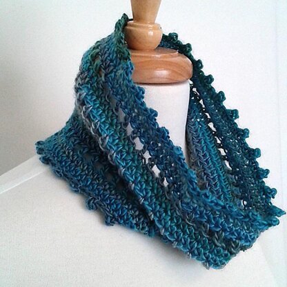 Picot Edge Mini Cowl