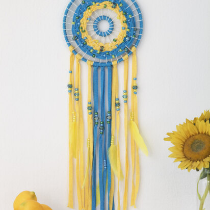 Cosmic Spiral Dreamcatcher in Lion Brand Fast-Track - L60262 - Downloadable PDF