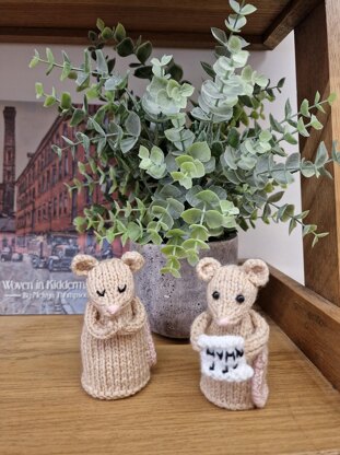 Church Mouse Shelf Sitter