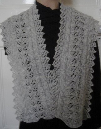 Twin Leaf and cable scarf with lacy pointed edgings