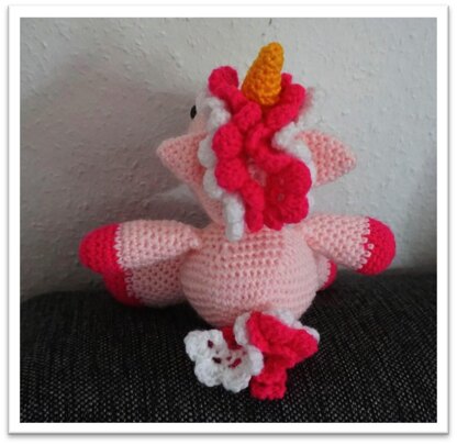 Crochet Pattern for the little Unicorn Pinky!