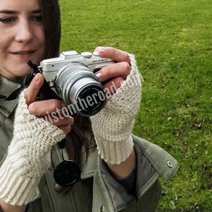 Bird Tracks Fingerless Gloves & Cowl