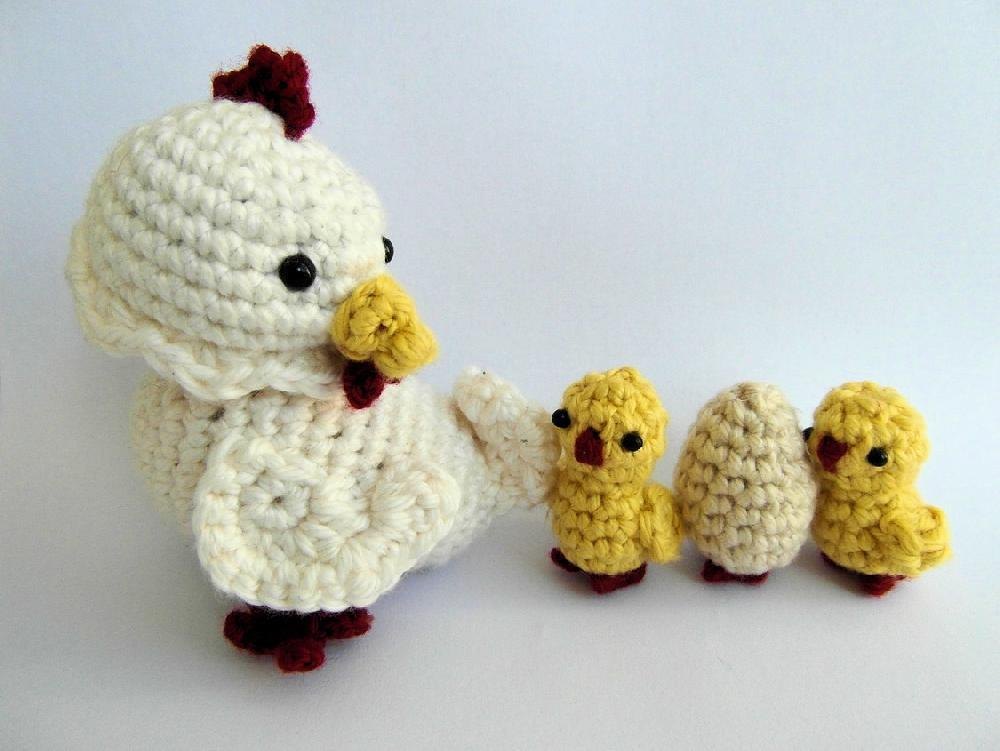 April Hen and chickens Crochet pattern by Justyna Kacprzak