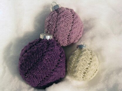 Holiday Ornaments 2: Drifting Cables & Scallops