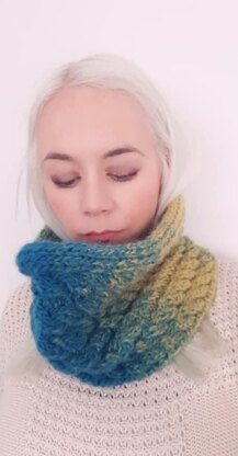 Cosy Cabled cowl