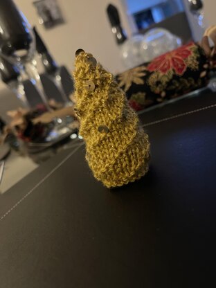 Christmas Tree Ferrero Rocher Covers Traitors Knitting Pattern