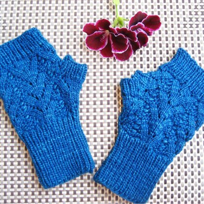 Nordic Lace Mitts (Instructions to work flat)