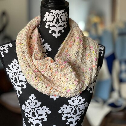 Field of Daisies Cowl