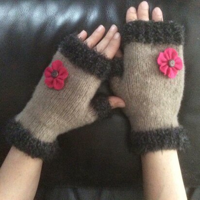 ANEMONE Fingerless gloves