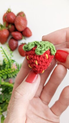 MADE TO ORDER Strawberry Cow Print Crochet Hook, Custom Crochet Hooks, Polymer Clay Crochet Hooks, Cute Crochet Hook
